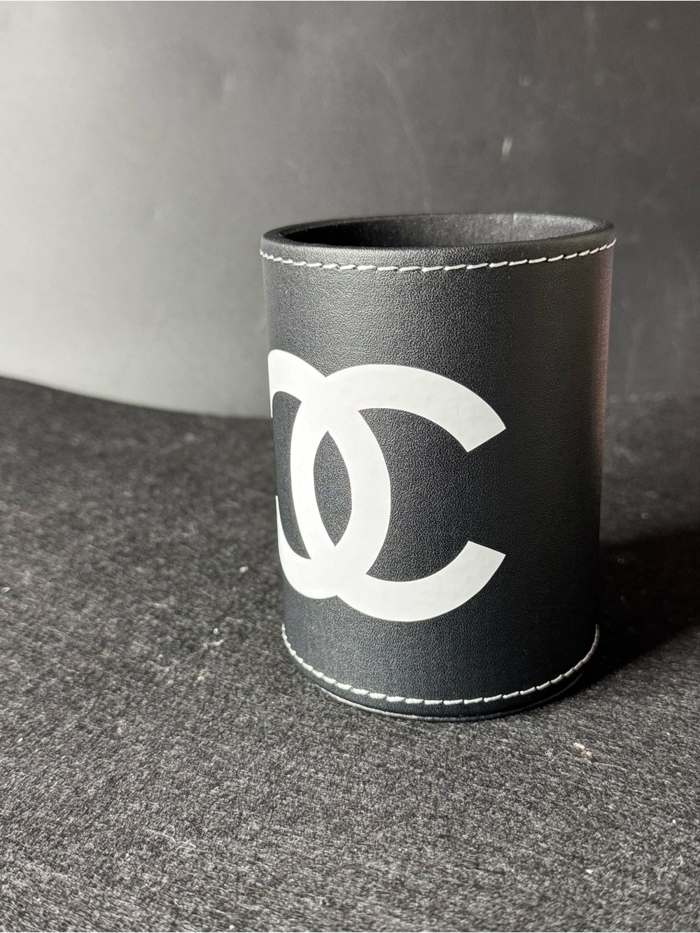 CHANEL Black and White Logo Brush Holder - Picture 4 of 7